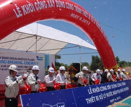 Đảo Bé vui mừng đón hệ thống “biến” nước mặn thành nước ngọt - 1 Đảo Bé vui mừng đón hệ thống “biến” nước mặn thành nước ngọt
