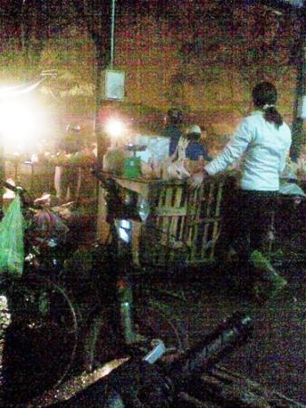 “Săn” hàng gia cầm kém chất lượng - 2 “Săn” hàng gia cầm kém chất lượng