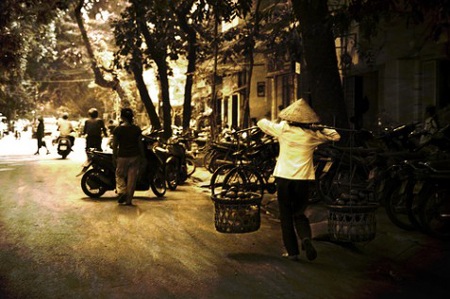 “Thương, giận” những gánh hàng rong! - 1 “Thương, giận” những gánh hàng rong!