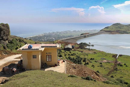 Hồ chứa nước độc nhất vô nhị trên... miệng núi lửa