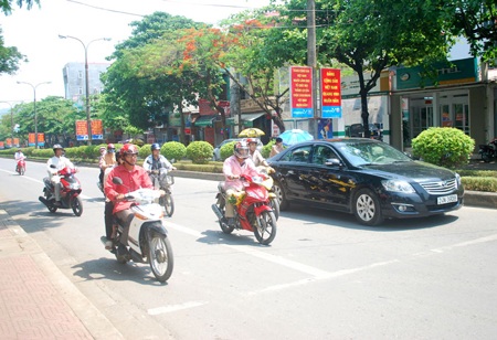 Lào Cai “khô khốc” trong nắng nóng kỷ lục - 4 Lào Cai “khô khốc” trong nắng nóng kỷ lục