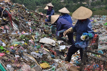 Nhọc nhằn sống trên “núi rác thải” lớn nhất thành phố - 9 Nhọc nhằn sống trên “núi rác thải” lớn nhất thành phố
