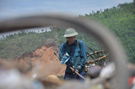 Nhọc nhằn sống trên “núi rác thải” lớn nhất thành phố - 8 Nhọc nhằn sống trên “núi rác thải” lớn nhất thành phố