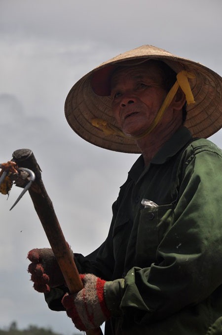 Nhọc nhằn sống trên “núi rác thải” lớn nhất thành phố - 14 Nhọc nhằn sống trên “núi rác thải” lớn nhất thành phố
