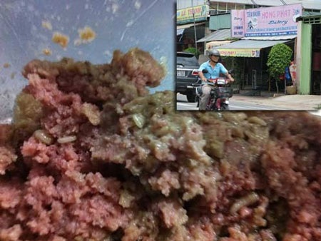 Ăn bánh mì có dòi, 11 người vào viện - 1 Ăn bánh mì có dòi, 11 người vào viện
