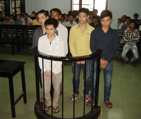 Vào tù vì trêu... bạn gái của người khác