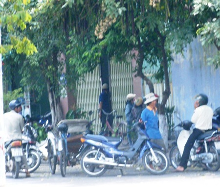 Trung tá công an thắt cổ tự vẫn tại nhà riêng - 1 Trung tá công an thắt cổ tự vẫn tại nhà riêng