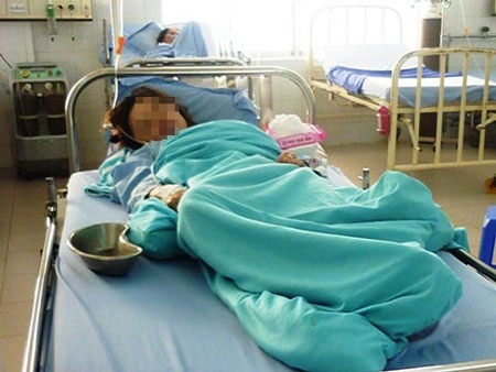 Hai thiếu nữ tự vẫn bằng thuốc diệt cỏ