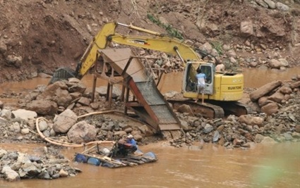 Sông Đà - “mổ bụng” và… đầu độc!