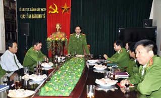 Cơ quan điều tra Bộ CA: Không có áp lực trong vụ bắt Nguyễn Đức Kiên - 2 Một buổi làm việc của
Cục Cảnh sát Kinh tế
