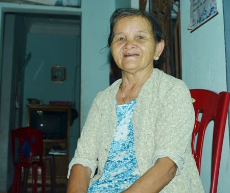 Cụ bà nhặt được dây chuyền vàng trả lại người mất - 1 Cụ Hoàng Thị Lài vui
vẻ khi kể lại chuyện nhặt được dây chuyền vàng