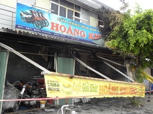 Cháy lớn, 2 mẹ con tử vong, 32 xe máy thành tro - 1 Hiện trường vụ cháy (Ảnh: Hưng Thịnh/Vietnam+)