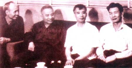 Anh hùng Nguyễn Tài - Tài năng, đức độ, bất khuất, kiên cường - 2 Đồng chí Nguyễn Tài trong trại giam của C.I.A. Mỹ ở Sài Gòn năm 1974.