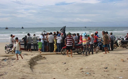 Cuộc chiến tranh giành “kho báu” dưới đại dương - 1 Hàng trăm người dân đổ xô ra biển mong tìm cổ vật
