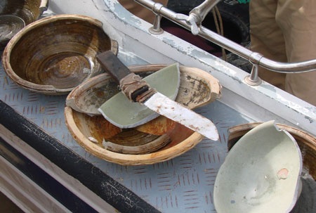 Cuộc chiến tranh giành “kho báu” dưới đại dương - 5 Số cổ vật bị vỡ do người dân tranh giành
