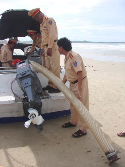Cuộc chiến tranh giành “kho báu” dưới đại dương - 7 Số cổ vật bị vỡ do người dân tranh giành