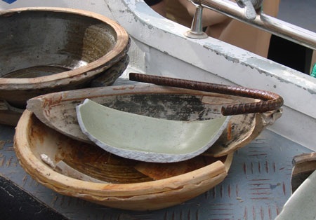 Cuộc chiến tranh giành “kho báu” dưới đại dương - 4 Số cổ vật bị vỡ do người dân tranh giành