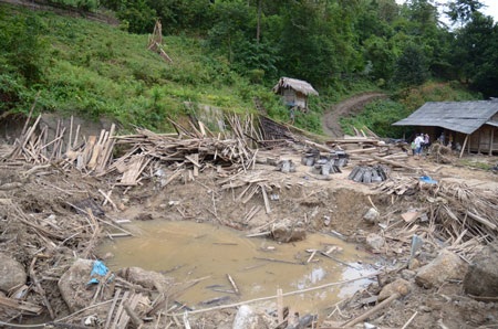 Cả một vùng hoang tàn vì lũ quét