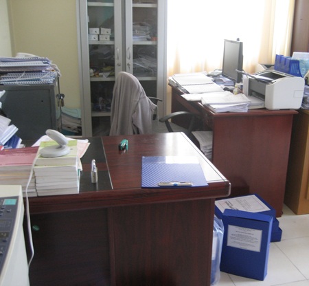 Bà Di luôn vắng mặt ở nơi làm việc, gọi điện không nghe máy