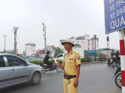 Cảnh sát giao thông làm xe ôm, lái taxi - 2 Ảnh: Bảo Khánh.