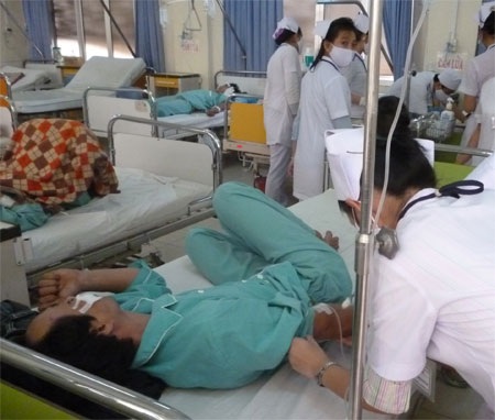 Một nạn nhân trong vụ
tai nạn đang được điều trị tại Bệnh viện Đa khoa tỉnh Khánh Hòa.