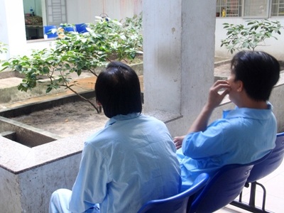 Ảo giác, loạn thần vì “đập đá” - 1 Ngày càng có nhiều bệnh nhân ảo giác nhập viện do dùng hàng “đập đá”.