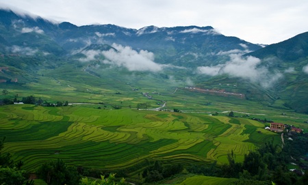 Đường đèo Cao Phạ.