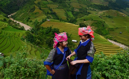 Thiếu nữ Tú Lệ đẹp như chính cái tên và thiên nhiên nơi đây