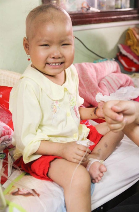 Nụ cười rạng ngời trên môi các em bé ở viện Nhi.