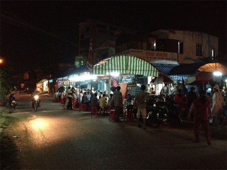 Đi viếng tang bạn, cụ ông bị tông chết - 1 Hiện trường xảy ra tai nạn ngay gần đám tang bạn cụ Bương
