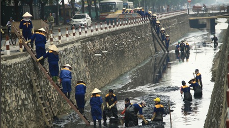 Mất tiền tỉ để ở cạnh... kênh thối