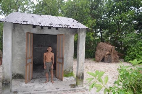 Kỳ lạ người đàn ông cả đời ở trần - 5 Căn nhà xây của lão dị nhân.