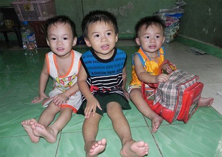 Căn phòng nhỏ là nơi các cháu vui chơi lẫn ăn, ngủ.