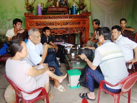 Người dân bức xúc trình bày nỗi khổ ô nhiễm