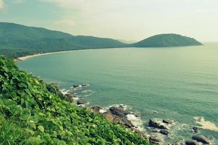 Xa xa là làng phong Hòa Vân, nay sắp thành khu du lịch.