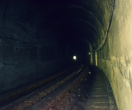 Bên trong hầm số 12.