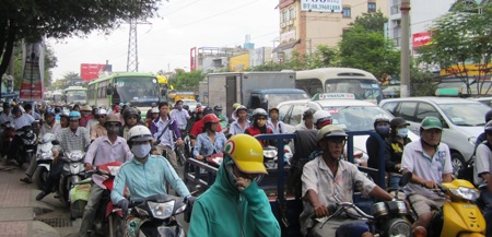 Ách tắc sau hai giờ mới được giải tỏa