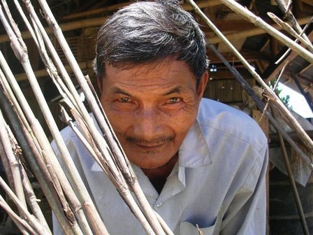 Người 42 năm không ngủ từ chối cả ngàn đô - 1 Ông lão 42 năm mất ngủ!