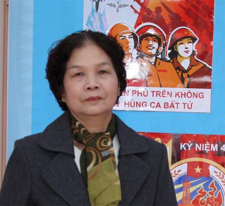“Điện Biên Phủ trên không”: Có người con gái bên mâm pháo - 1 Bà Phạm Thị Viễn - cô gái trắng khăn tang bên mâm pháo cao xạ năm xưa (Ảnh: Thể thao & Văn hóa)