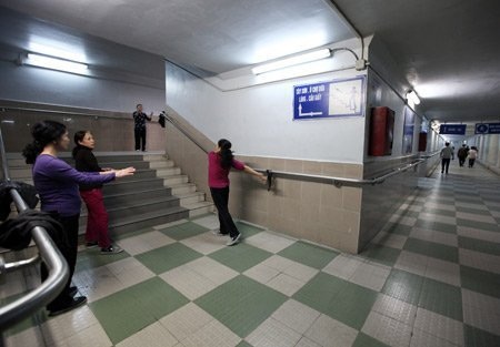 Người Hà Nội rèn sức khỏe… dưới lòng đất