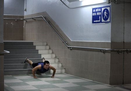 Người Hà Nội rèn sức khỏe… dưới lòng đất