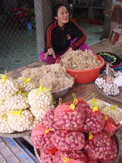 Người dân hồ hởi vì được mùa hành