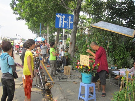Giao thông lại "khốn khổ" vì đoàn làm phim - 3 Một cảnh quay trên đường Trường Chinh
