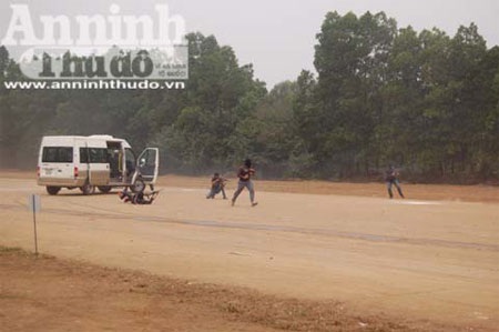 Xử lý tình huống cướp xe chở hàng đặc biệt của ngân hàng