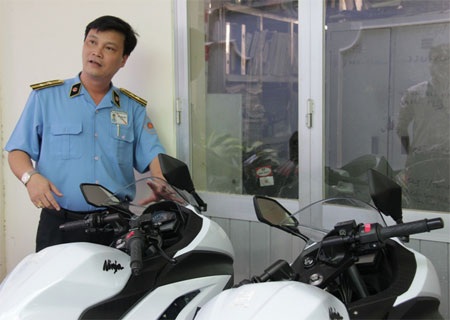 Xe thanh tra giao thông “dân chơi”: Phản cảm do chưa lắp đủ phụ kiện - 1 Ông Hưng cho rằng vì xe chưa được lắp đầy đủ phụ kiện nên người dân thấy giống xe dân chơi