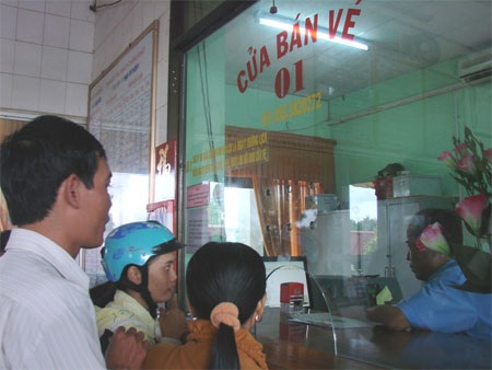 “Cháy” vé tàu trước và sau Tết Nguyên đán - 1 “Cháy” vé tàu trước và sau Tết Nguyên đán