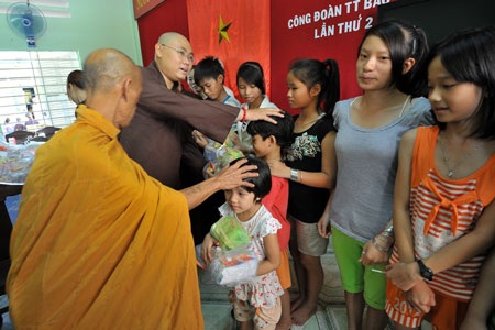 Đọc lại nguồn gốc ngày Lễ Vu Lan - 3 ... và làm từ thiện. (ảnh: