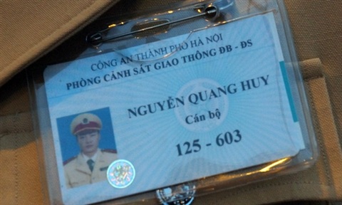 Điều kiện nào để CSGT được cấp “thẻ xanh”? - 1 Tấm thẻ xanh của CSGT TP Hà Nội