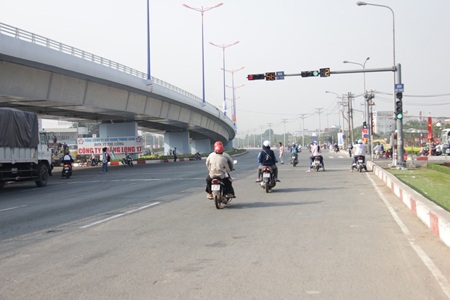 Thông xe cầu vượt, đường thông thoáng như… sáng mùng 1 Tết - 1 Thông xe cầu vượt, đường thông thoáng như… sáng mùng 1 Tết
