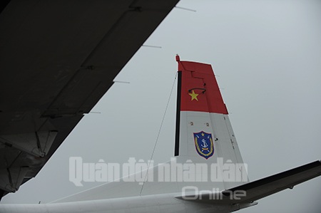 Cảnh sát biển Việt Nam tiếp nhận máy bay tuần tra biển - 5 Quốc kỳ Việt Nam đã được in đậm ở phần đuôi máy bay.
